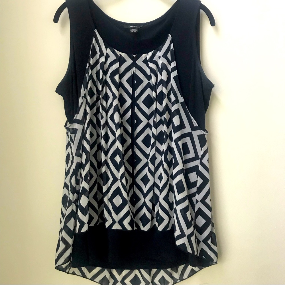 💥 Alfani 2-Layer Top with Geometric Diamond Print Chiffon Overlay Navy/White 0X